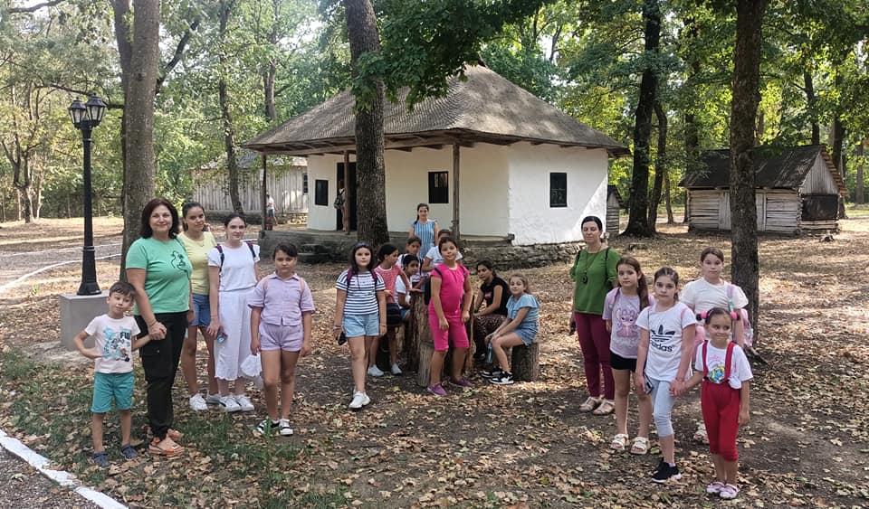 Vacanța din pridvorul bisericii