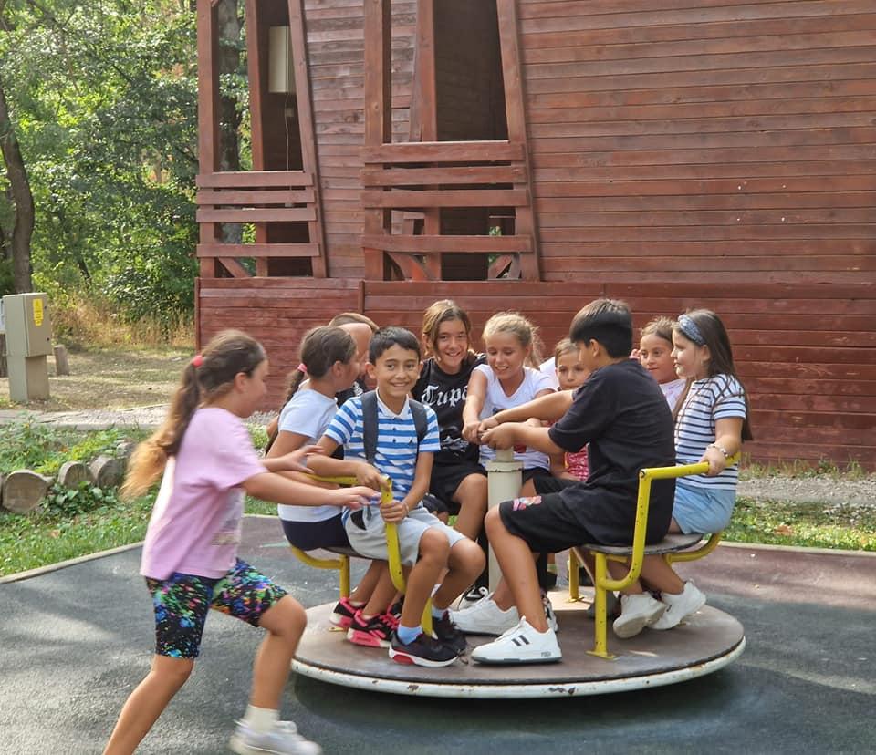 Vacanța din pridvorul bisericii