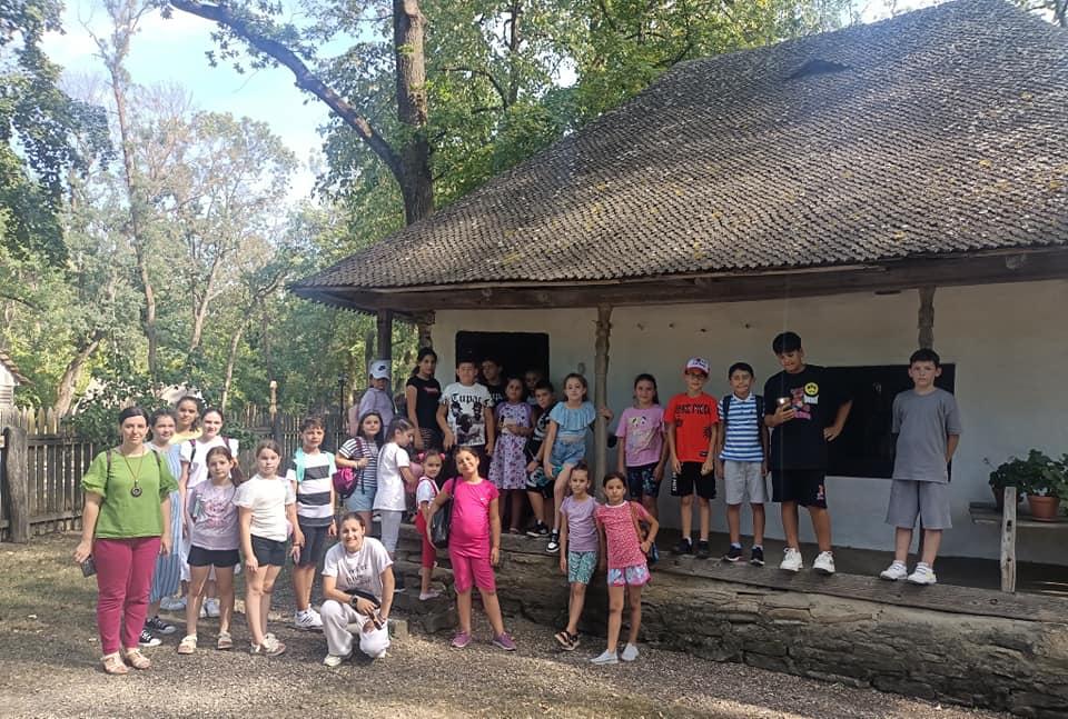 Vacanța din pridvorul bisericii