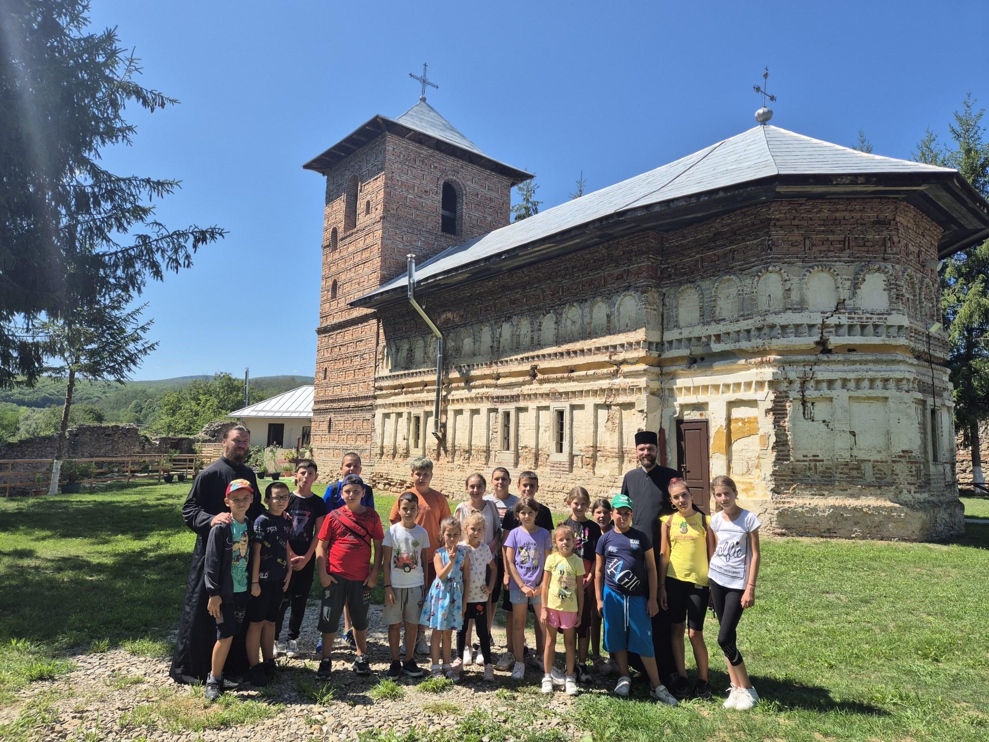 Şcoală de vară în Parohia Ţibăneşti 1
