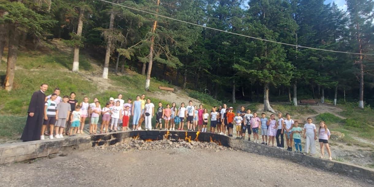 Vacanța din pridvorul bisericii