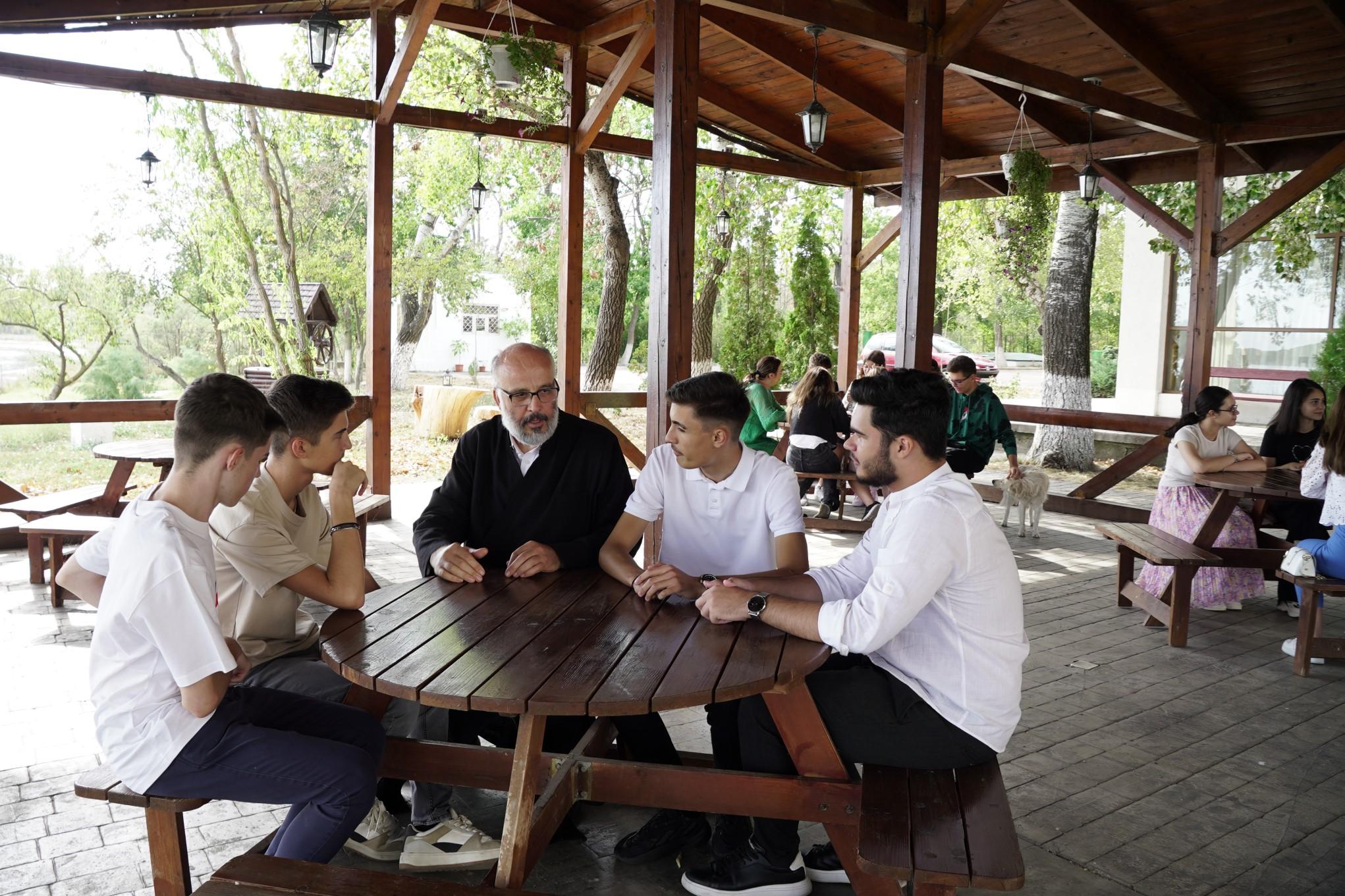Activitate pastoral-misionară şi educativ-recreativă
